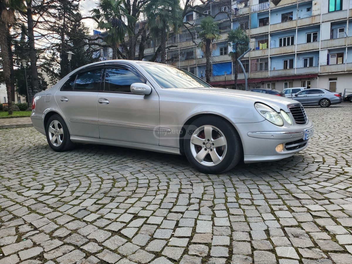 Mercedes-Benz E 320 2004 — photo 2
