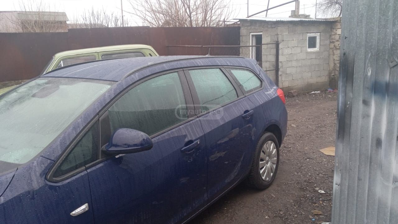 Opel Astra 2013 — photo 2