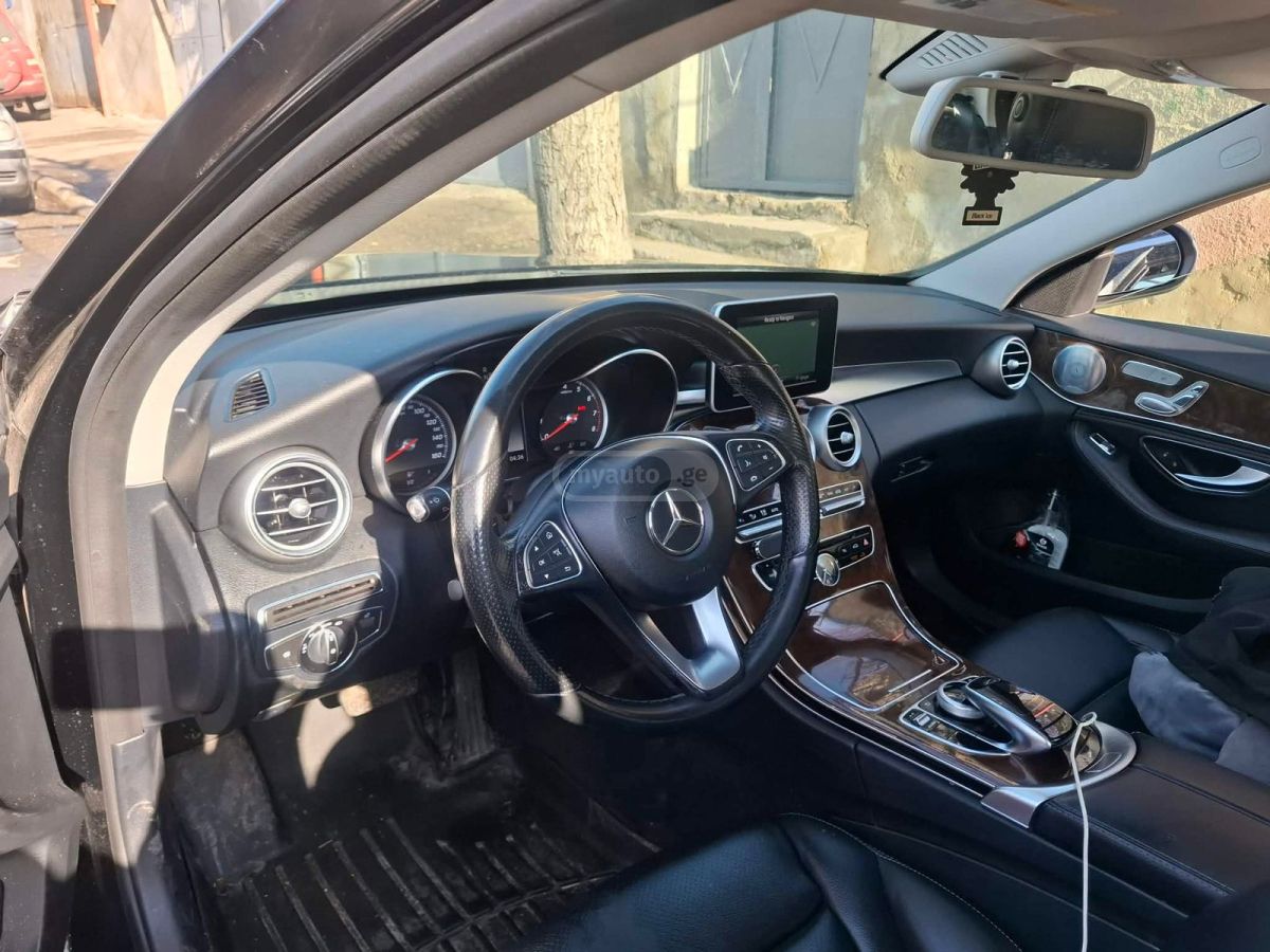 Mercedes-Benz C 300 2015 — photo 2