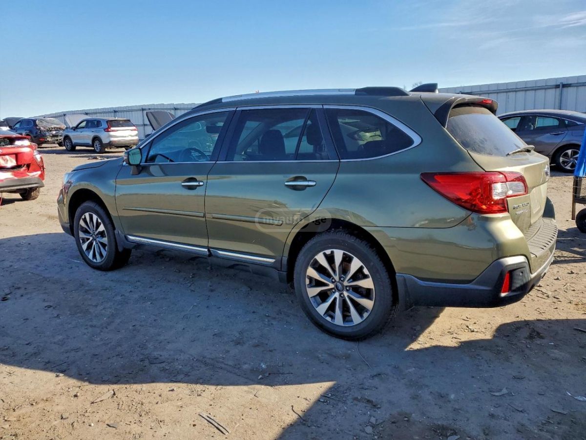 Subaru Outback 2018 — photo 2