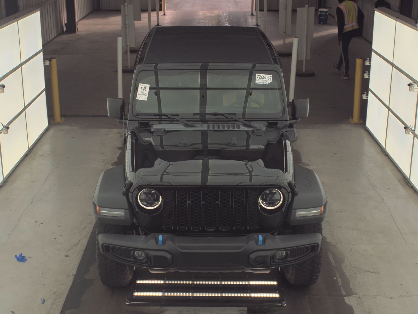 Jeep Wrangler 2023 — photo 2