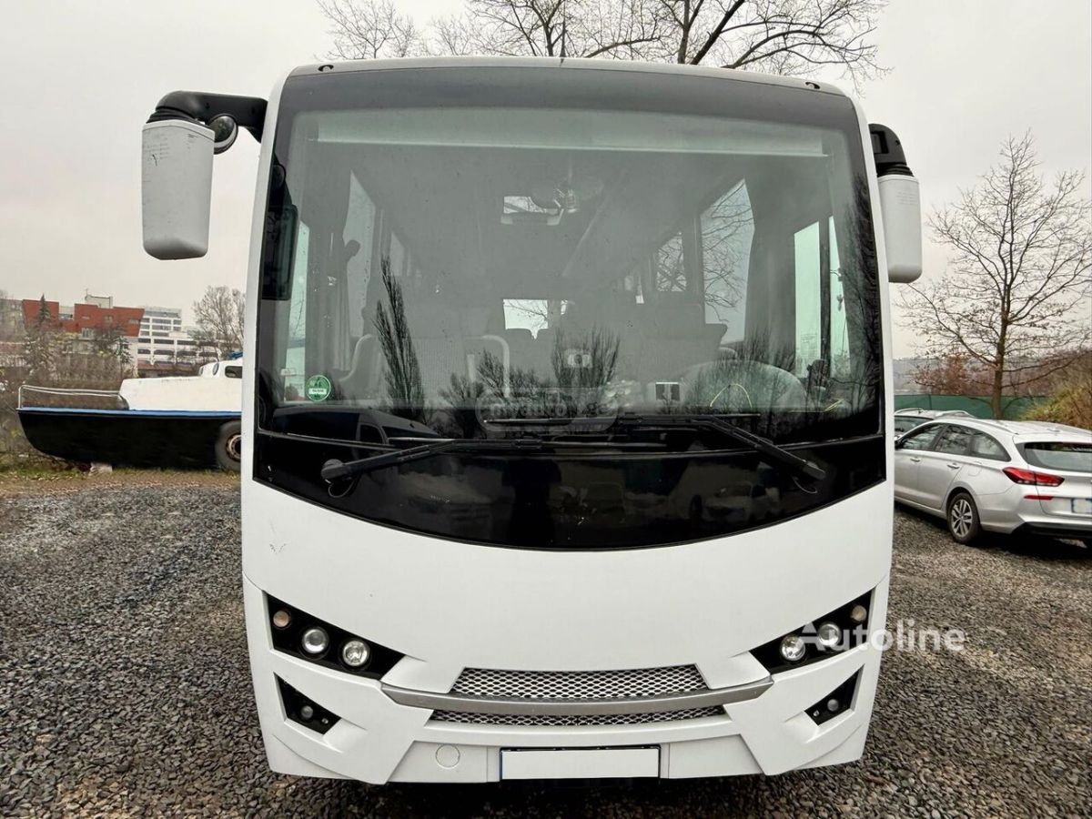 Isuzu Elf 2017 — photo 2