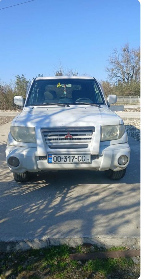 Mitsubishi Pajero IO