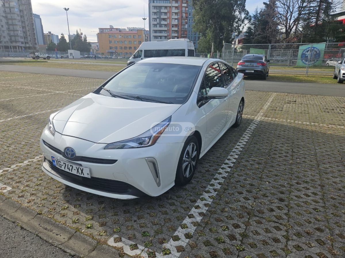 Toyota Prius Prime 2019 — photo 2