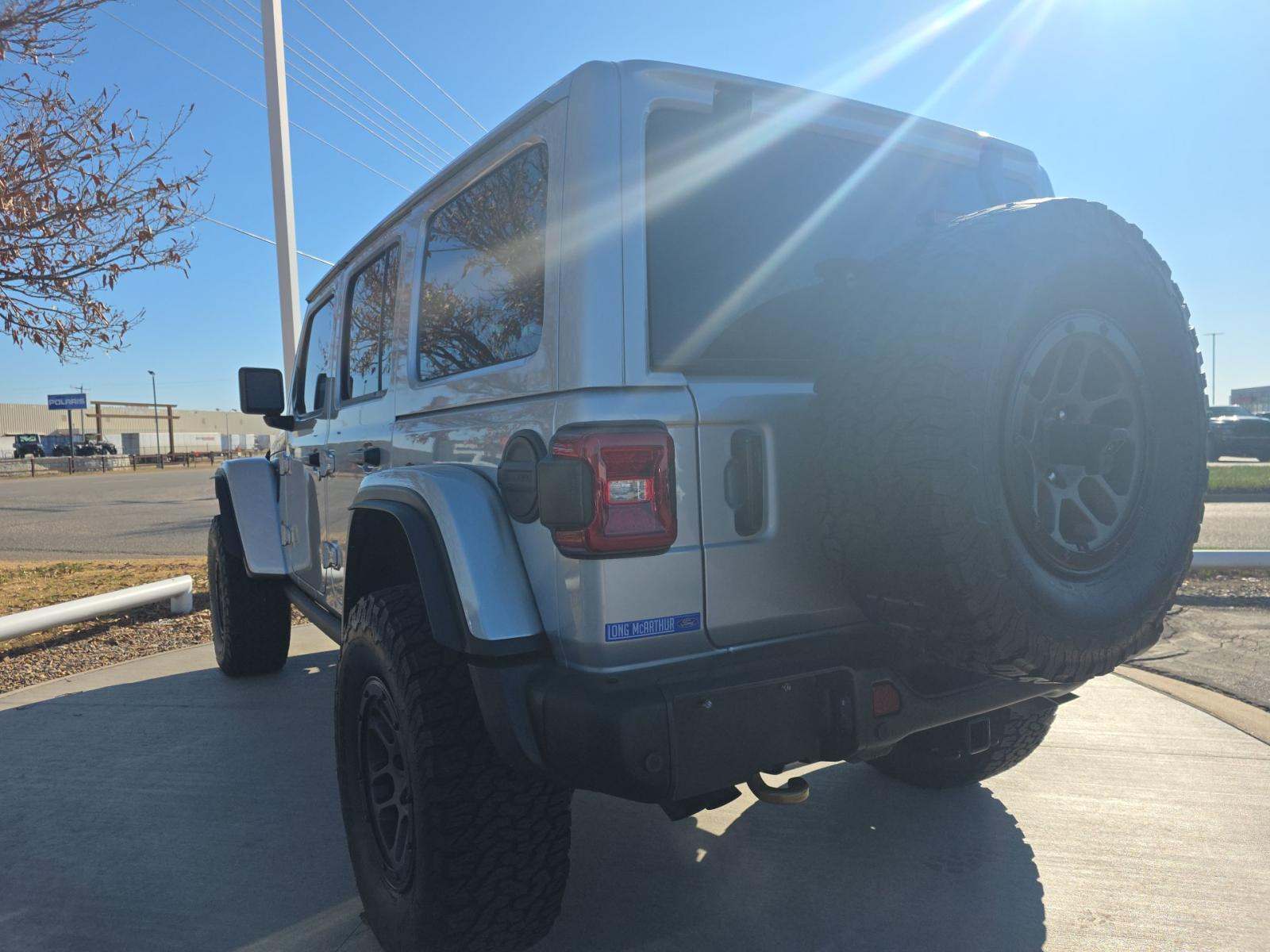 Jeep Wrangler 2023 — photo 2