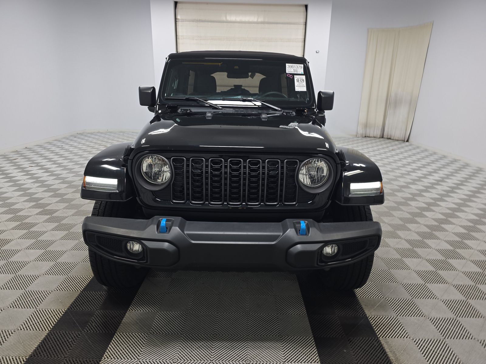 Jeep Wrangler 2024 — photo 2