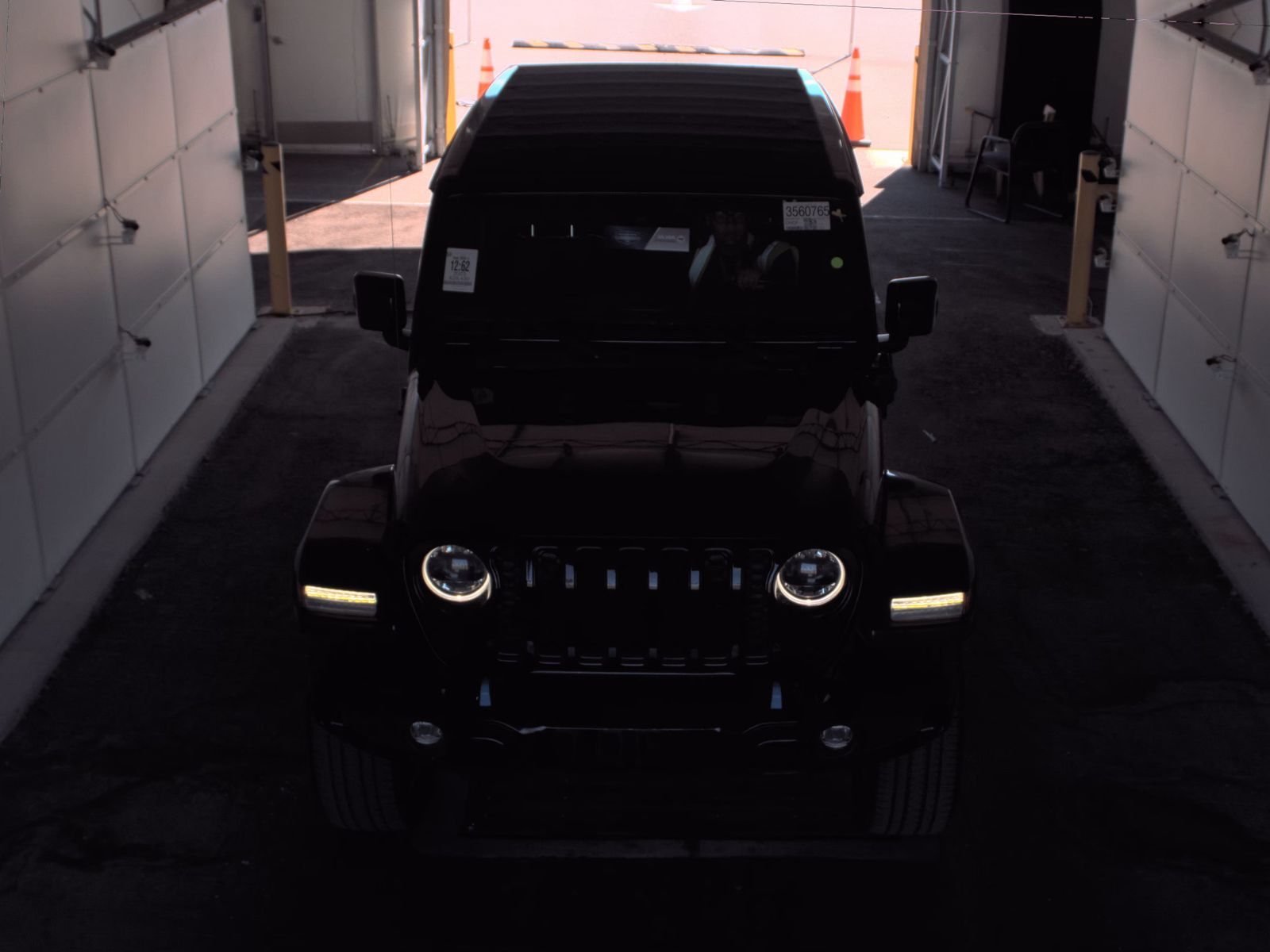 Jeep Wrangler 2023 — photo 2