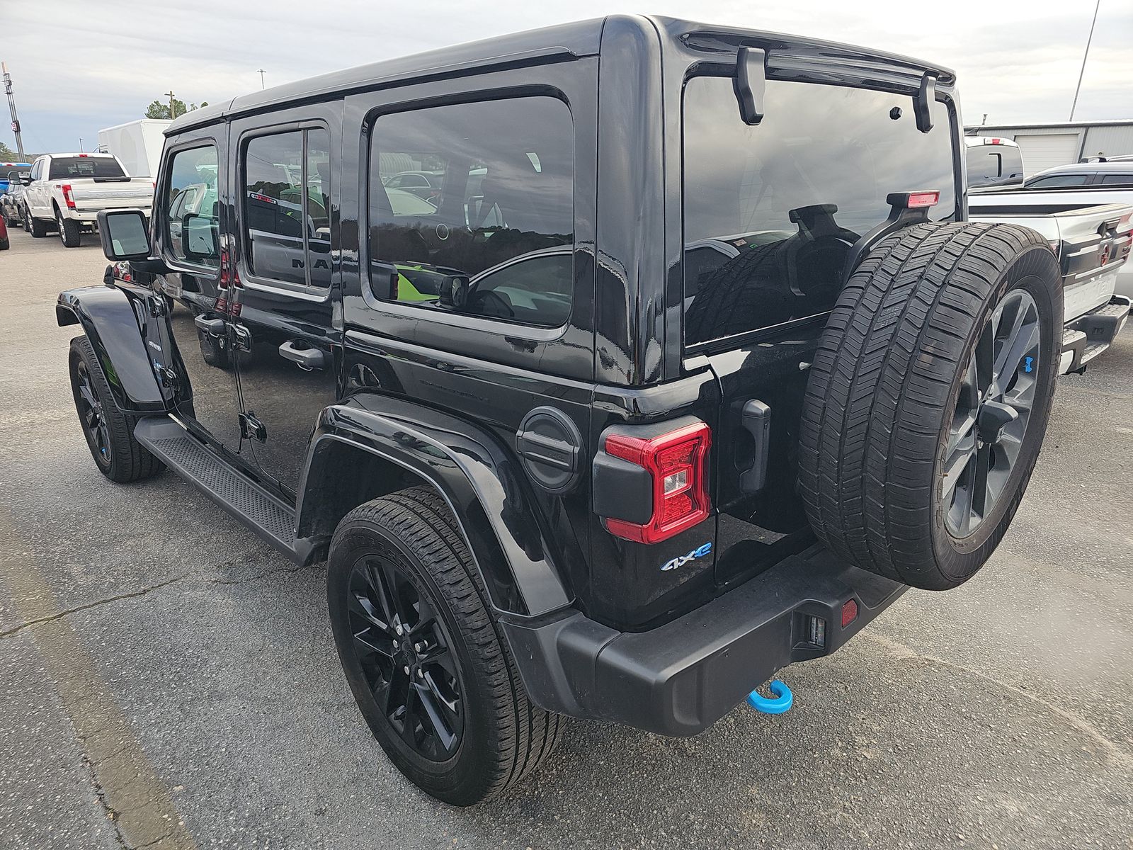 Jeep Wrangler 2023 — photo 2
