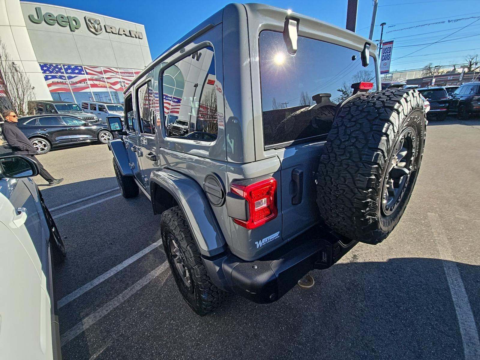 Jeep Wrangler 2023 — photo 2