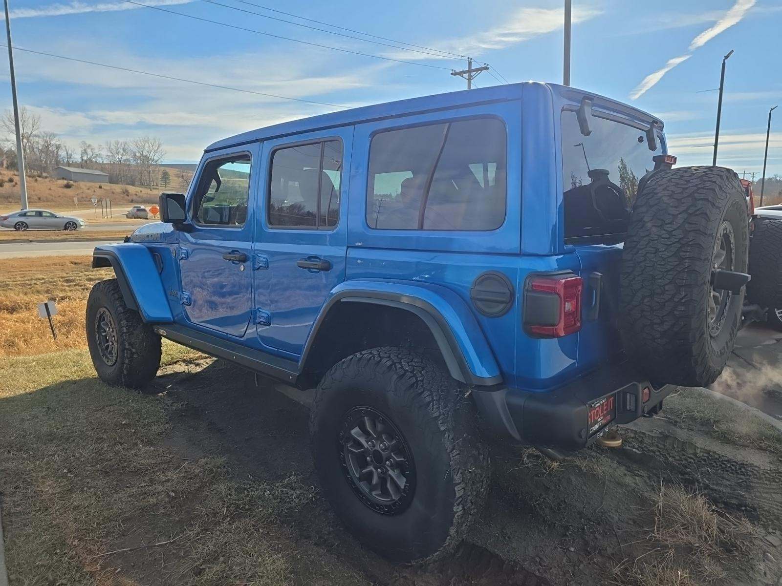 Jeep Wrangler 2023 — photo 2