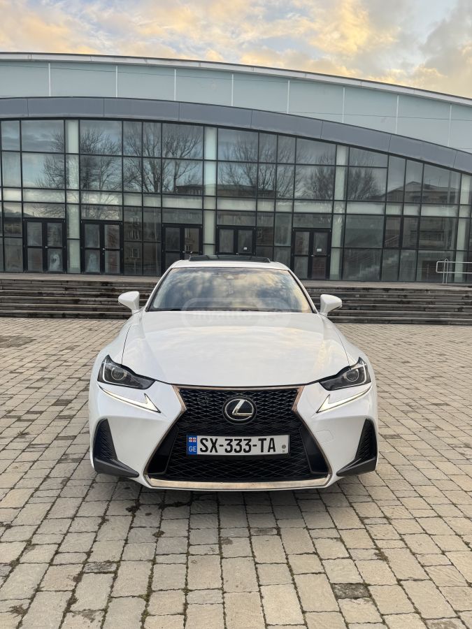 Lexus IS 200