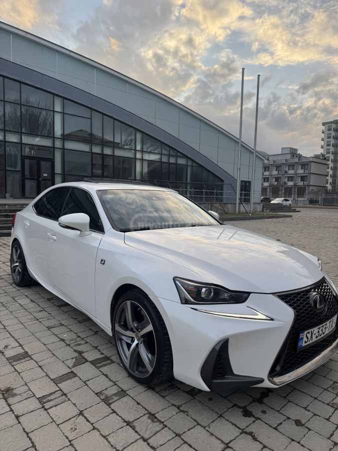 Lexus IS 200 2017 — photo 2