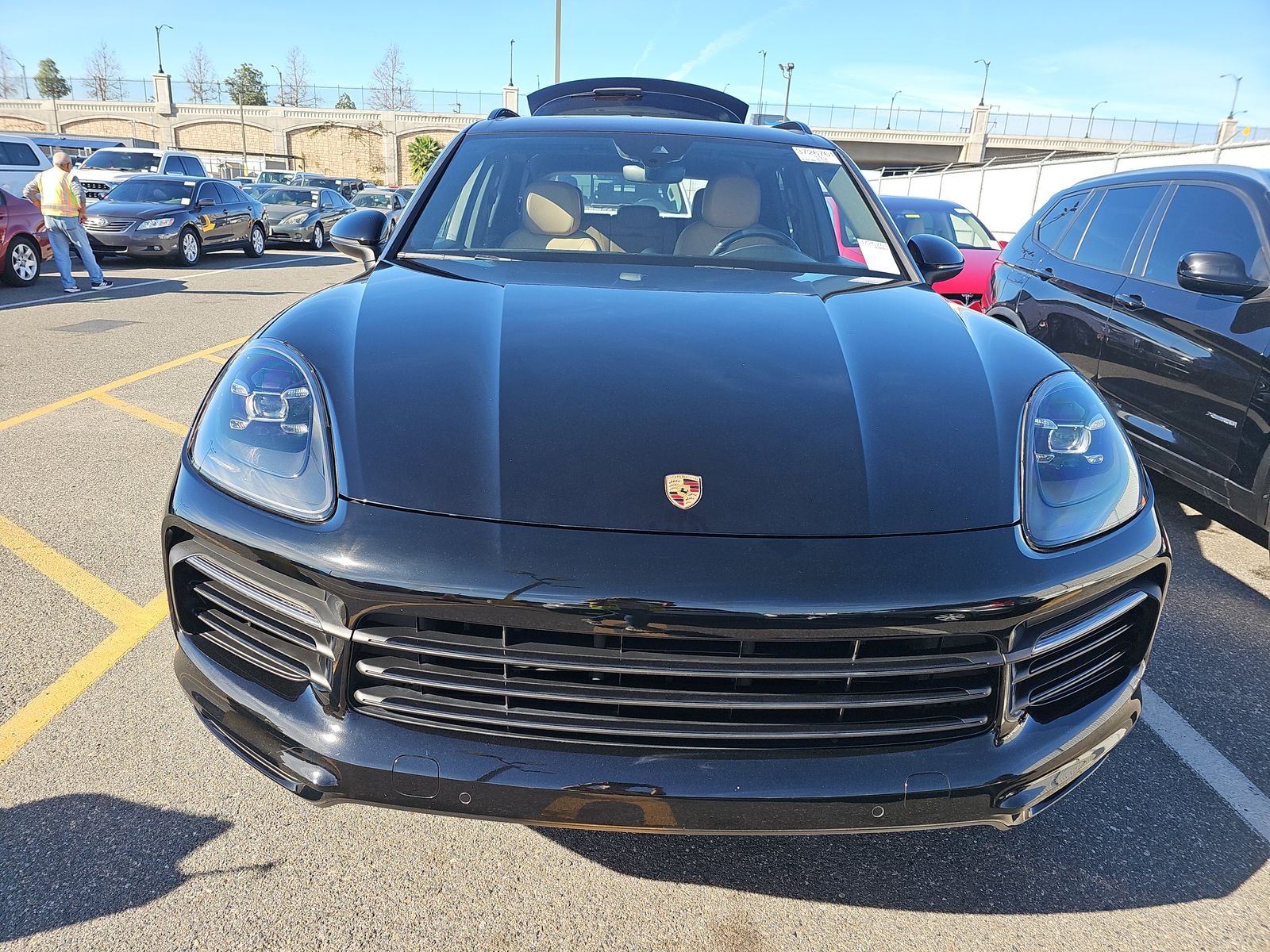 Porsche Cayenne 2021 — photo 2