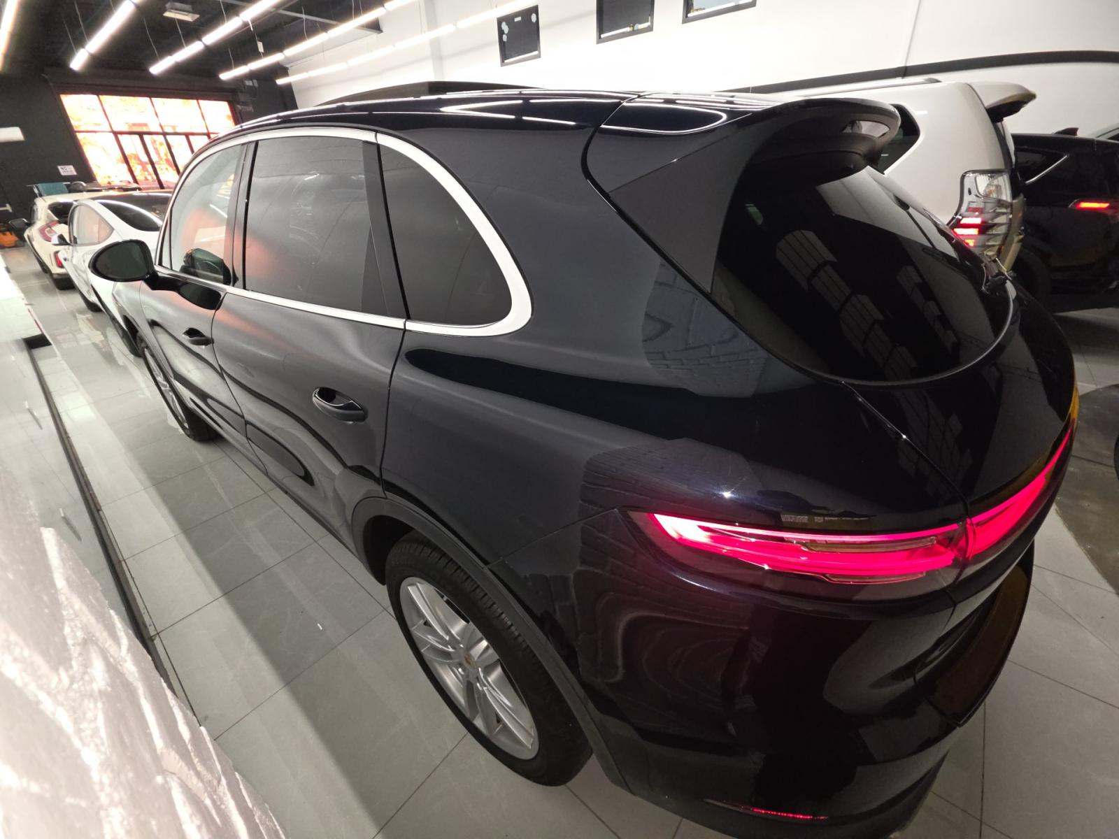 Porsche Cayenne 2020 — photo 2