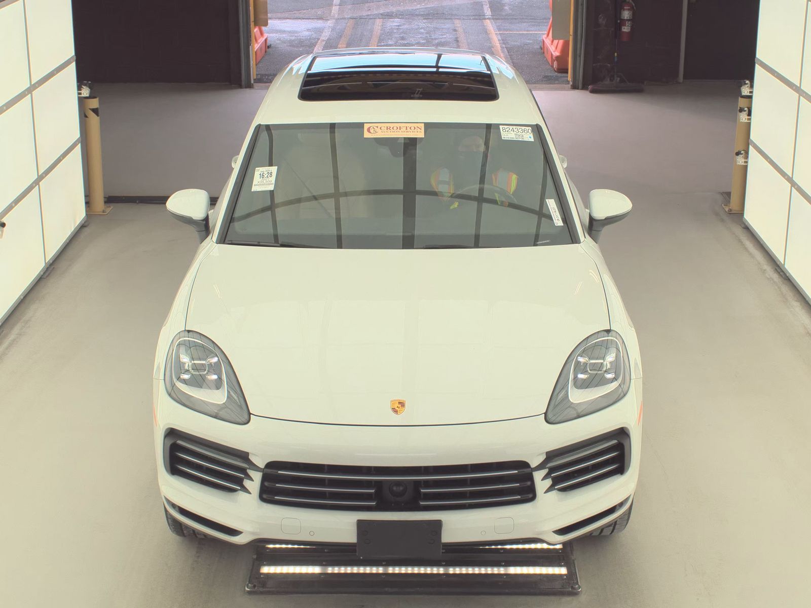 Porsche Cayenne 2021 — photo 2