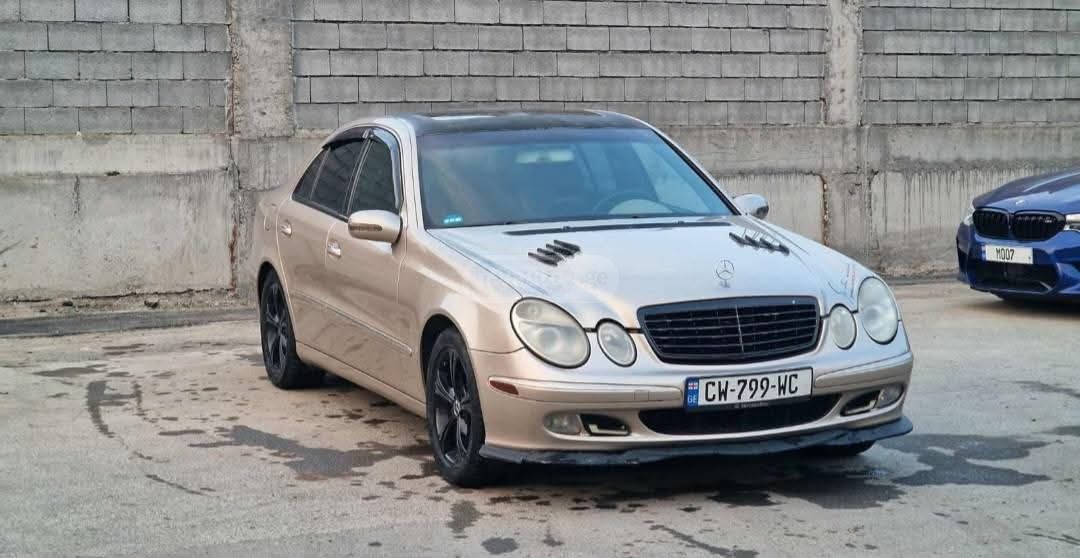 Mercedes-Benz E 320