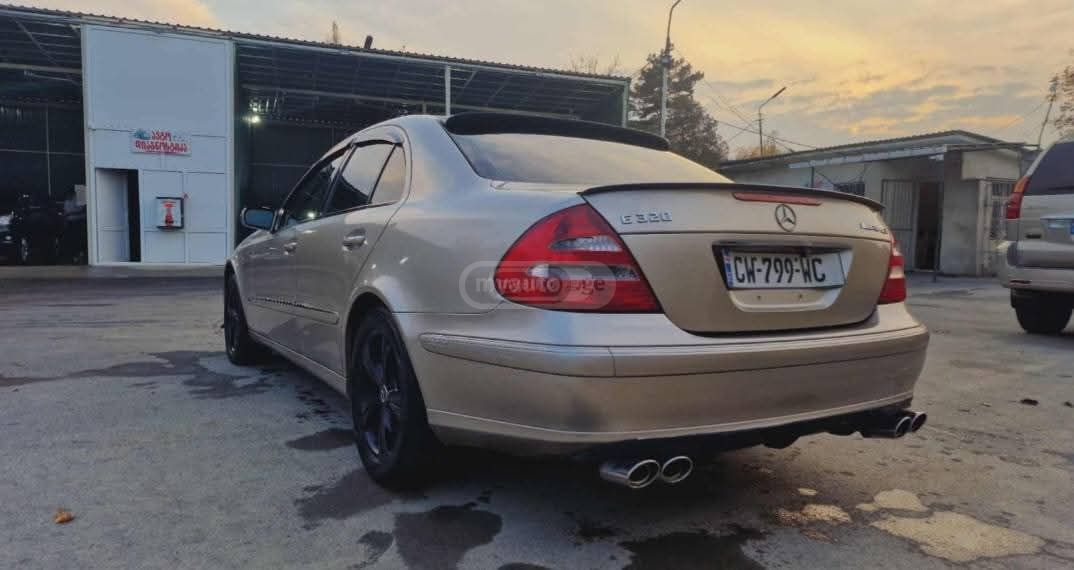 Mercedes-Benz E 320 2004 — photo 2