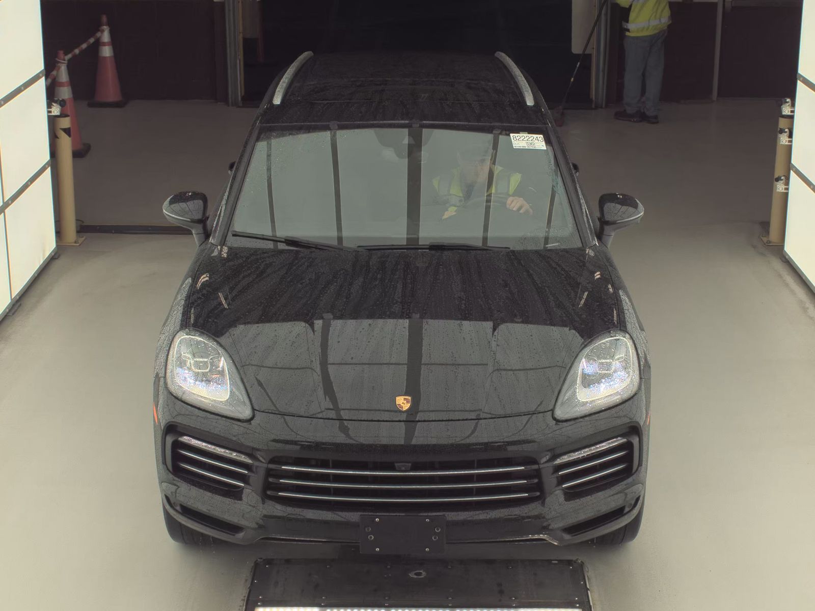 Porsche Cayenne 2023 — photo 2