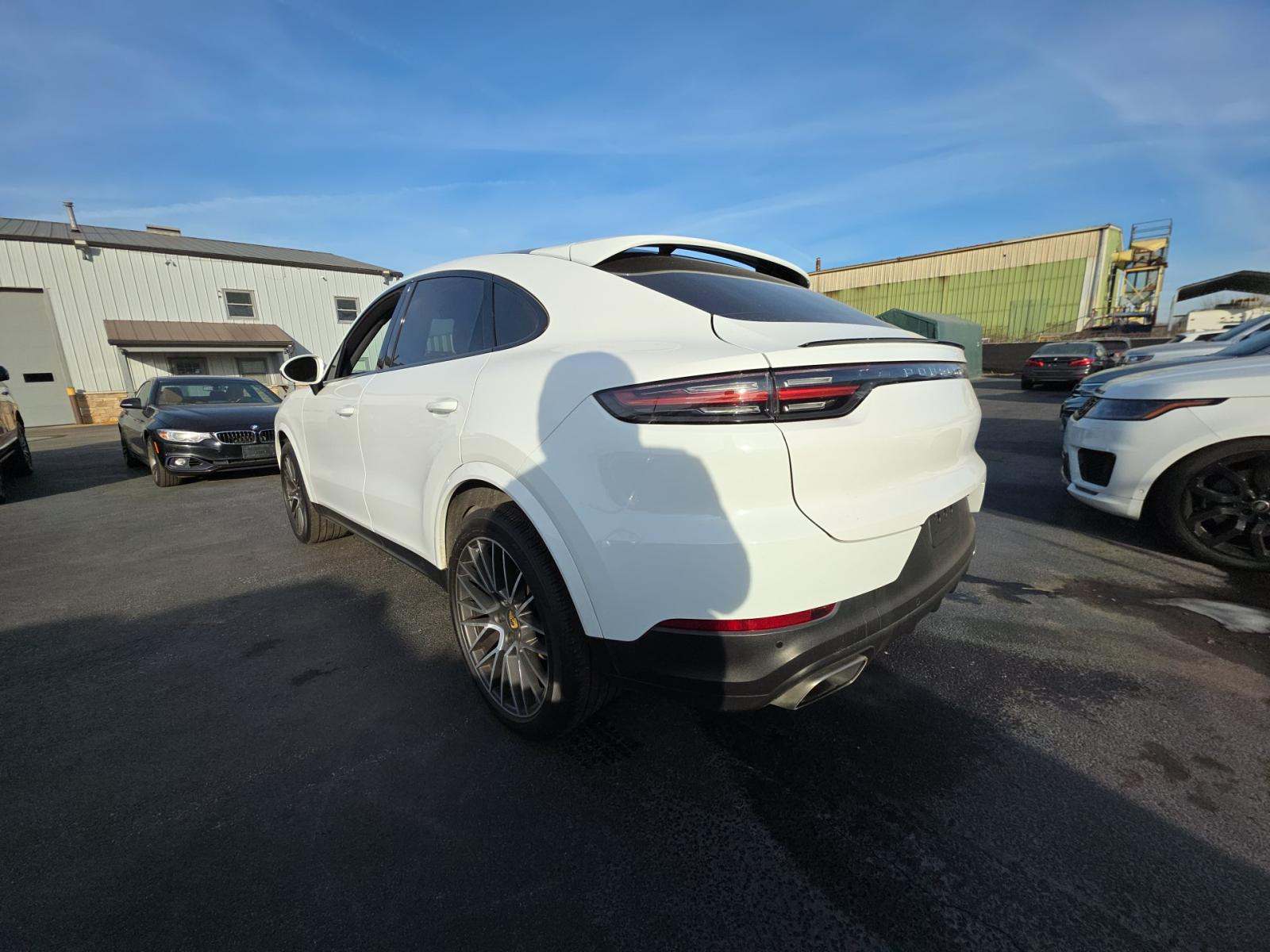 Porsche Cayenne 2022 — photo 2