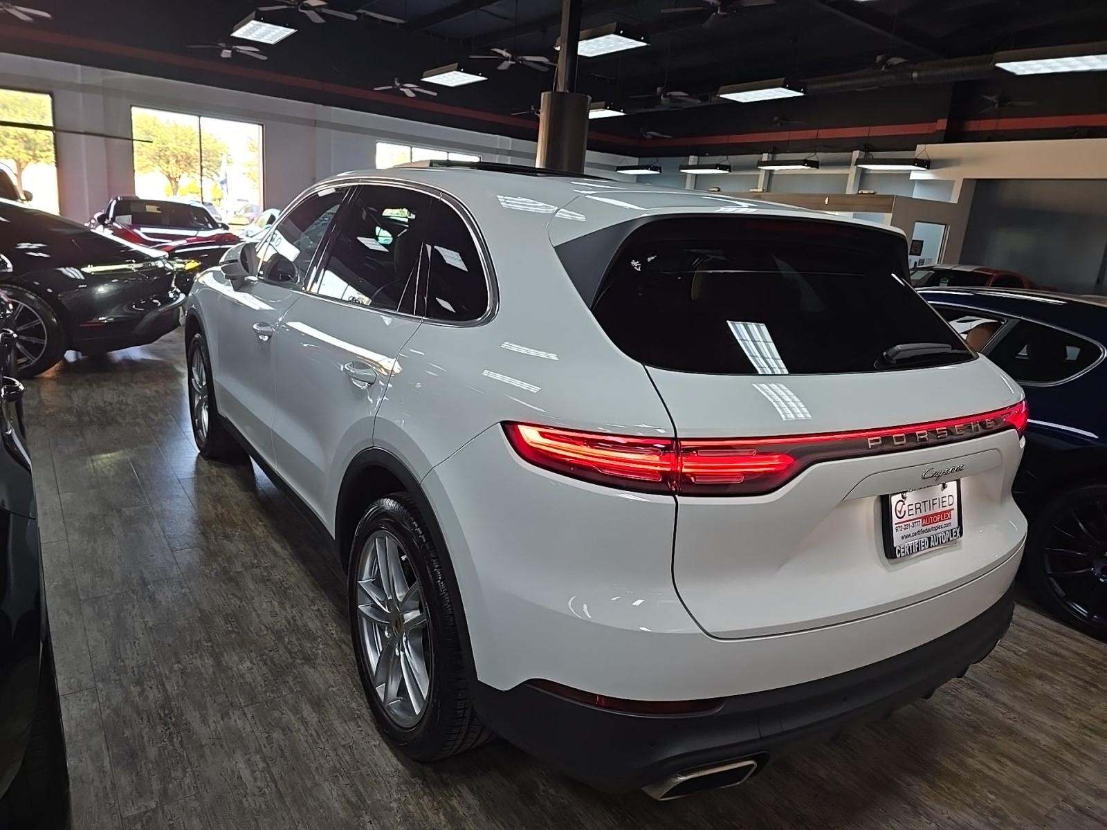 Porsche Cayenne 2022 — photo 2