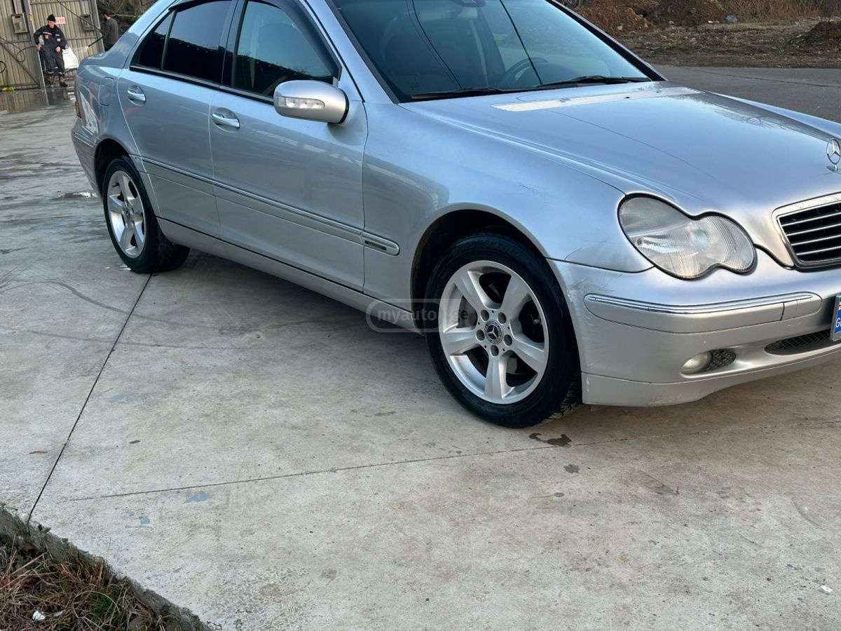 Mercedes-Benz C 270 2001 — photo 2