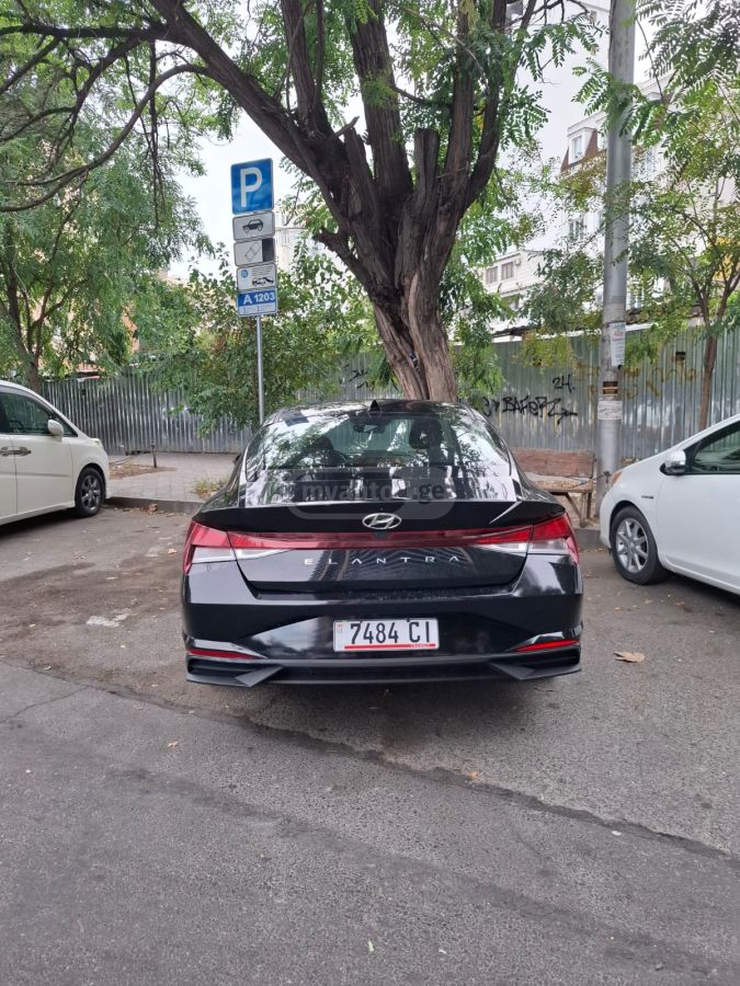 Hyundai Elantra 2022 — photo 2