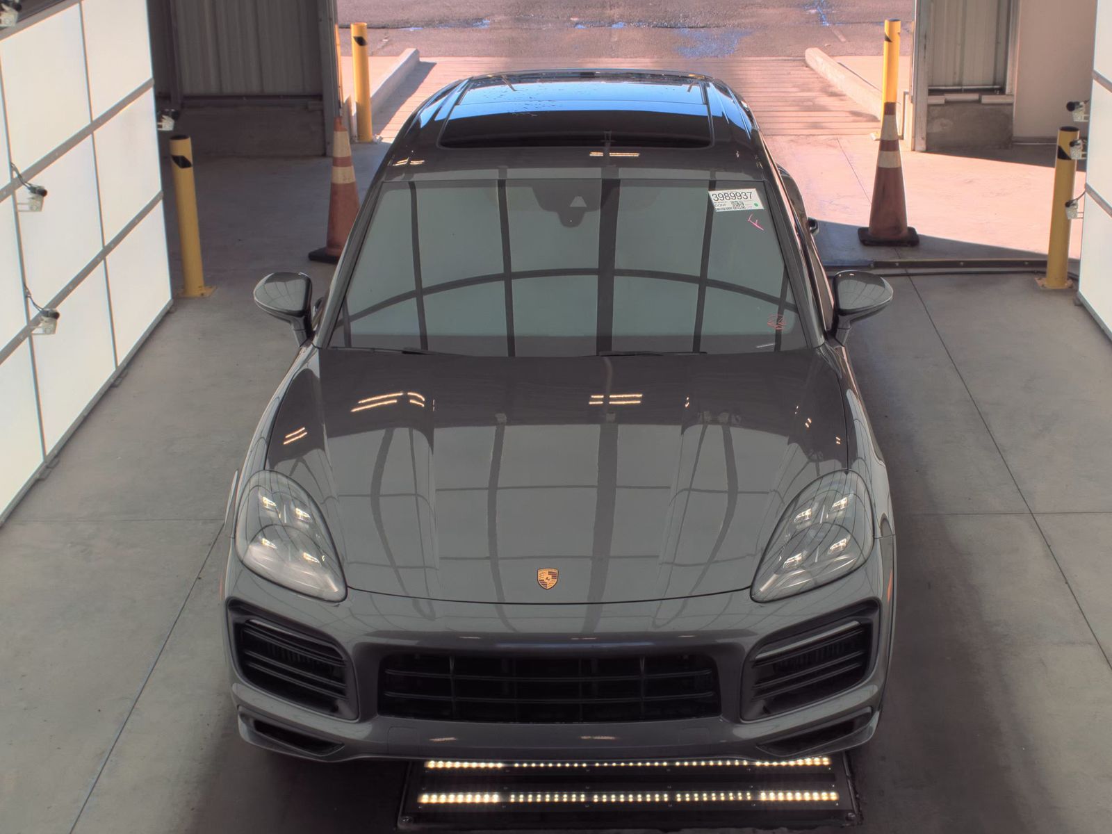 Porsche Cayenne 2021 — photo 2