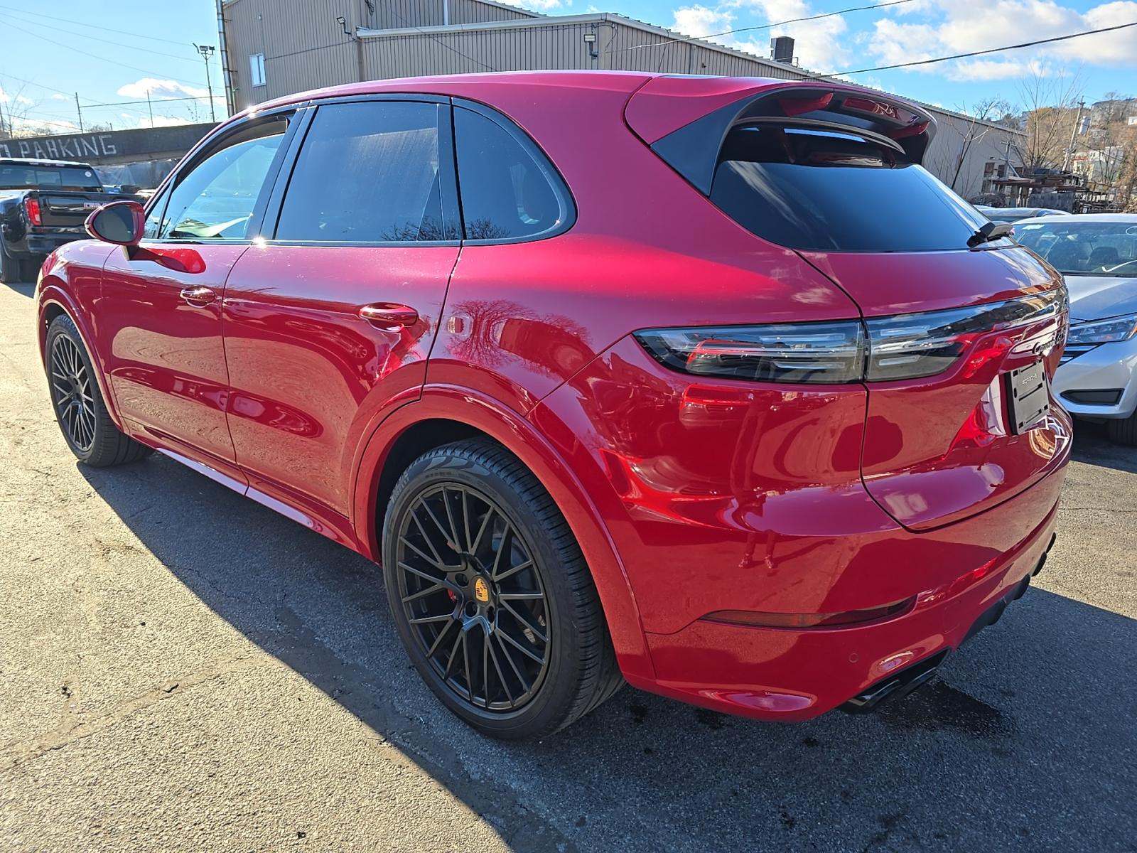 Porsche Cayenne 2022 — photo 2