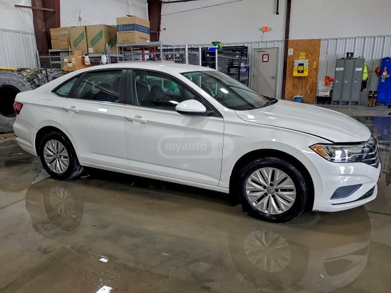 Volkswagen Jetta 2019 — photo 2