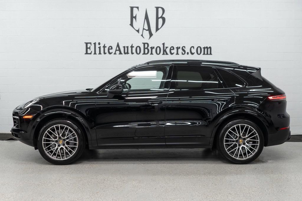 Porsche Cayenne 2023 — photo 2