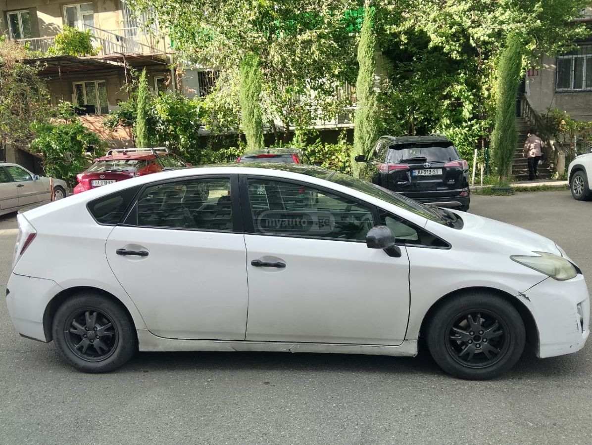 Toyota Prius 2011 — photo 2