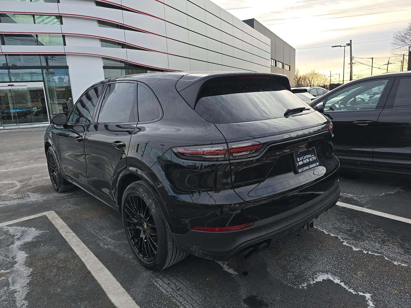 Porsche Cayenne 2023 — photo 2
