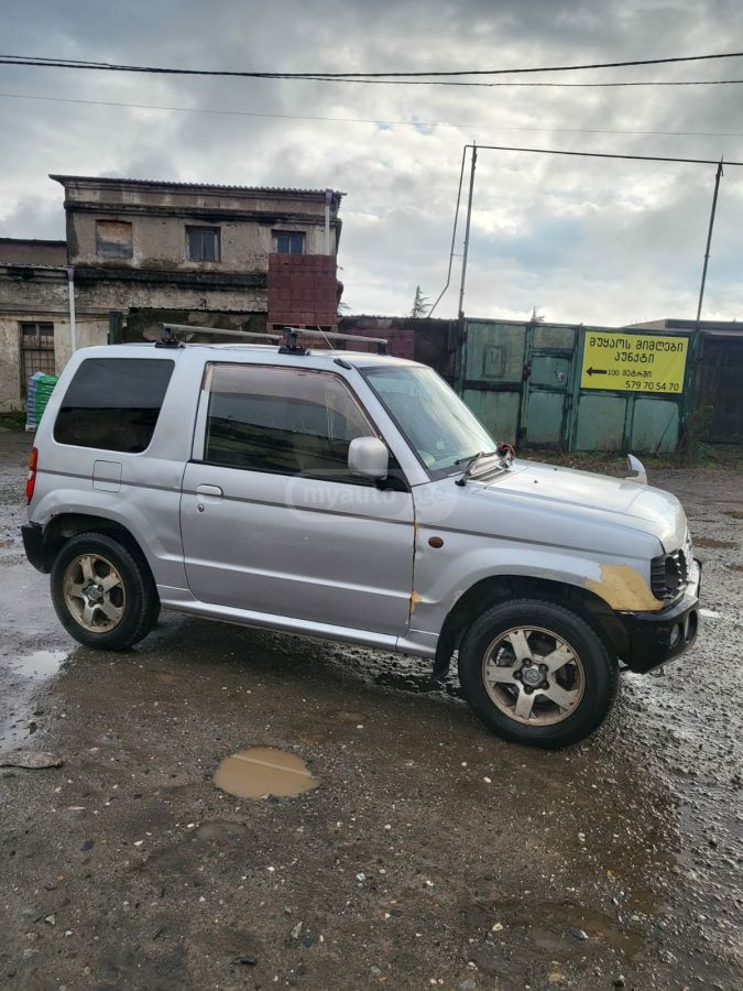 Mitsubishi Pajero Junior 2003 — photo 2