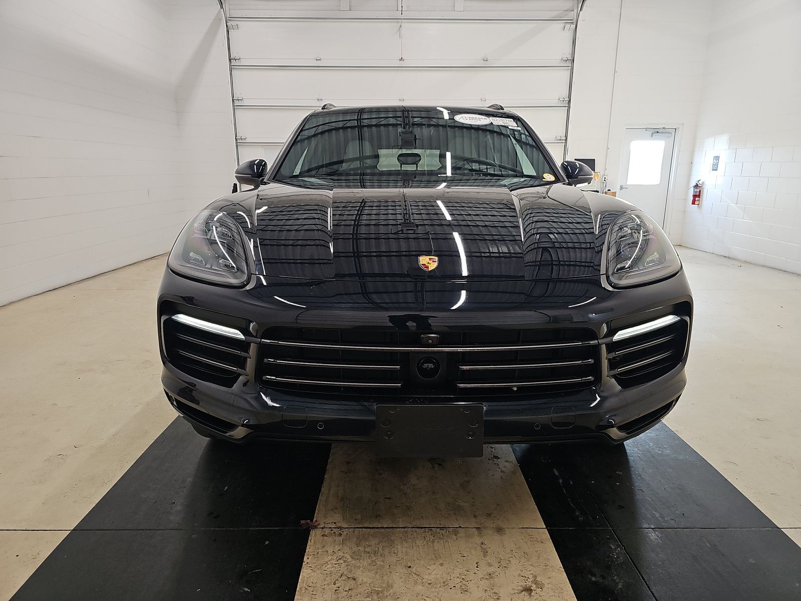 Porsche Cayenne 2023 — photo 2