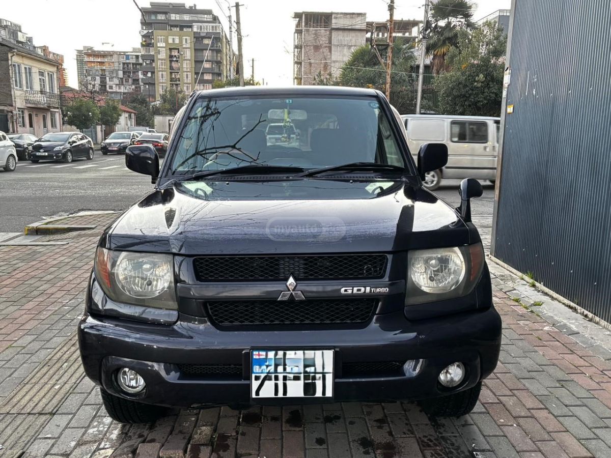Mitsubishi Pajero IO