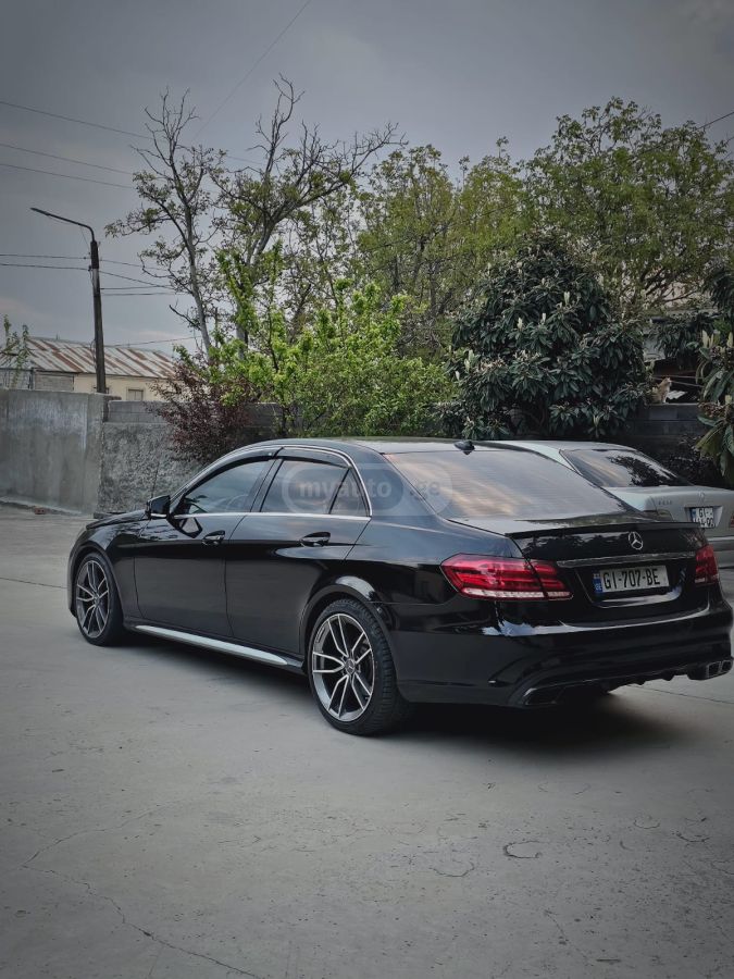 Mercedes-Benz E 220 2013 — photo 2