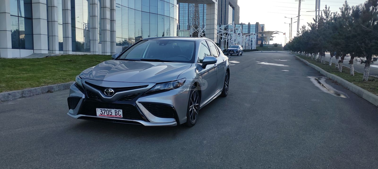 Toyota Camry 2021 — photo 2