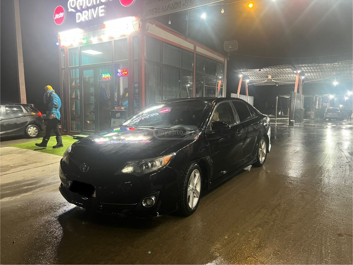 Toyota Camry 2014 — photo 2