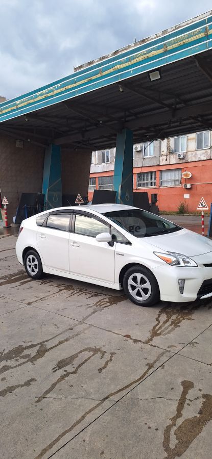 Toyota Prius 2014 — photo 2