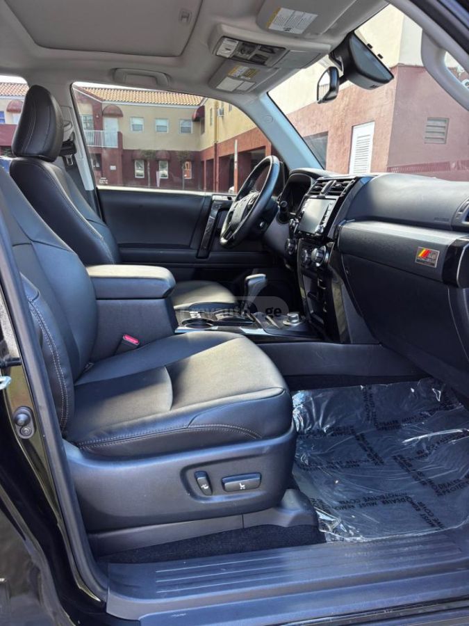Toyota 4Runner 2023 — photo 2