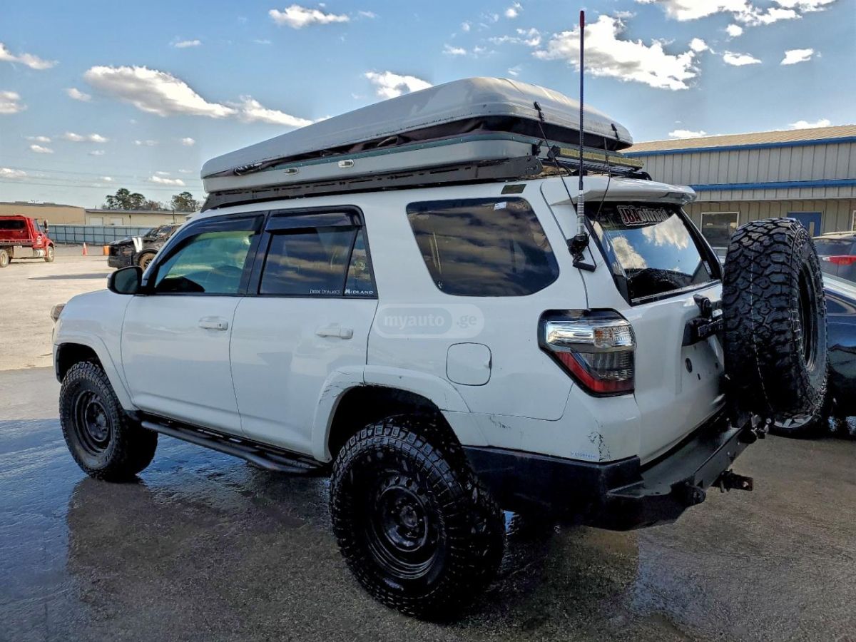 Toyota 4Runner 2016 — photo 2