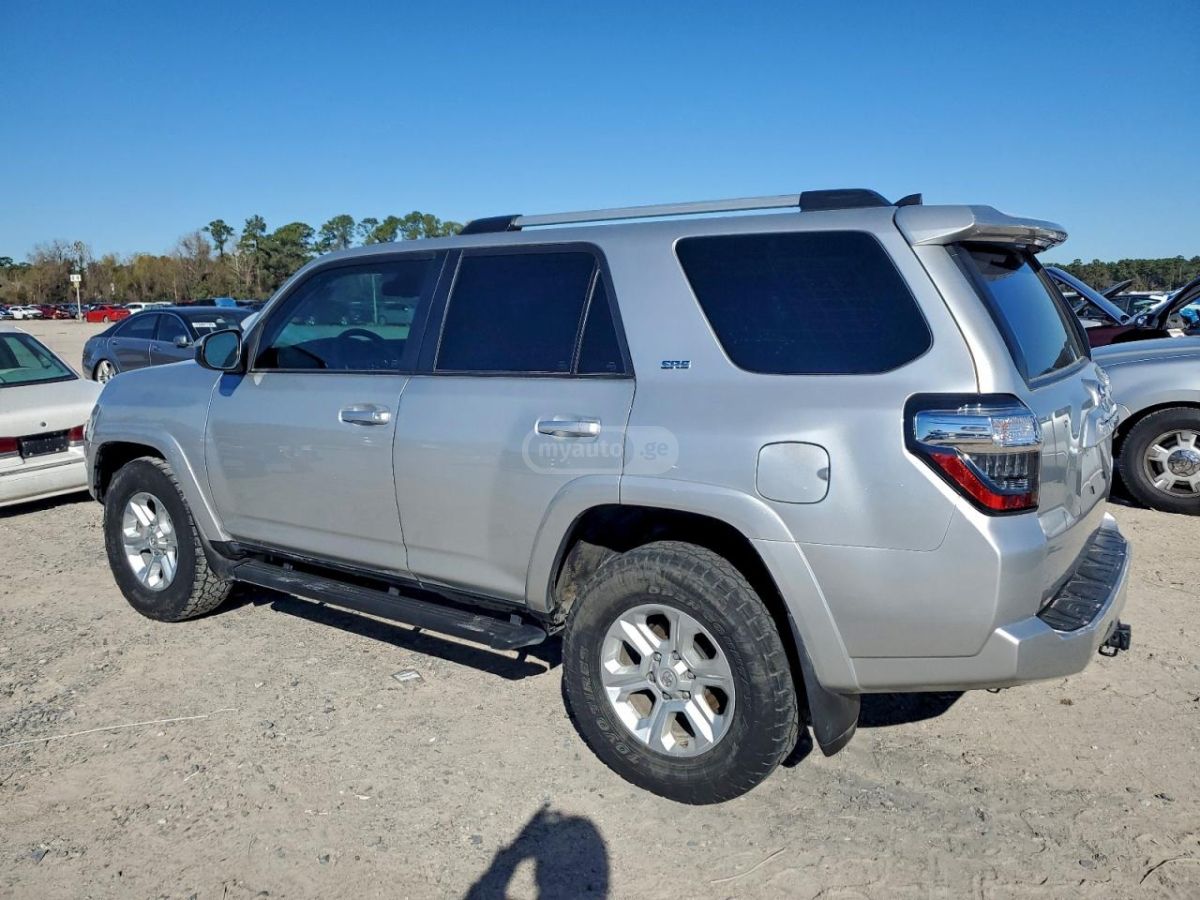 Toyota 4Runner 2023 — photo 2