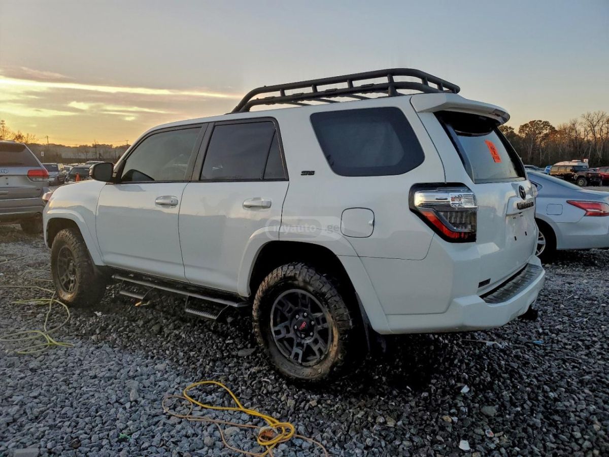 Toyota 4Runner 2023 — photo 2