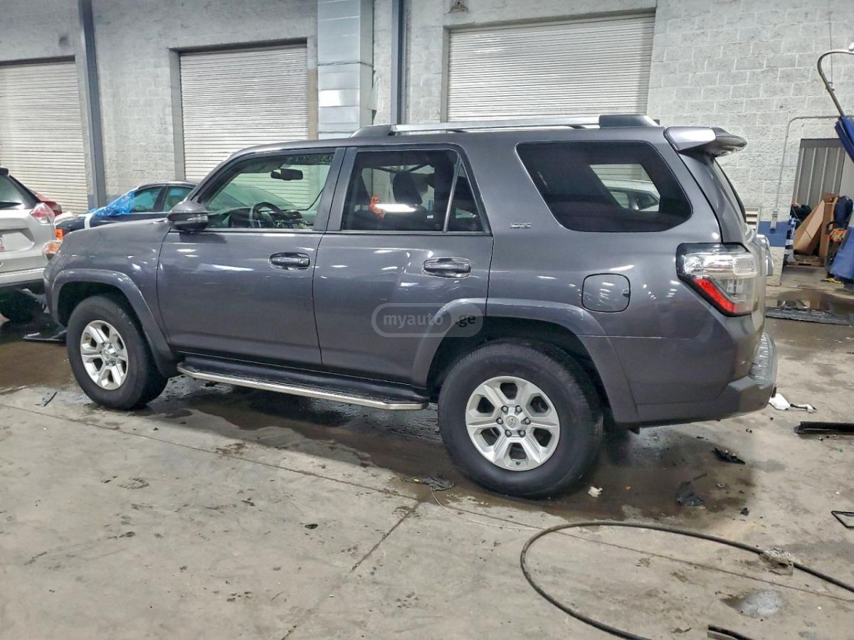Toyota 4Runner 2019 — photo 2