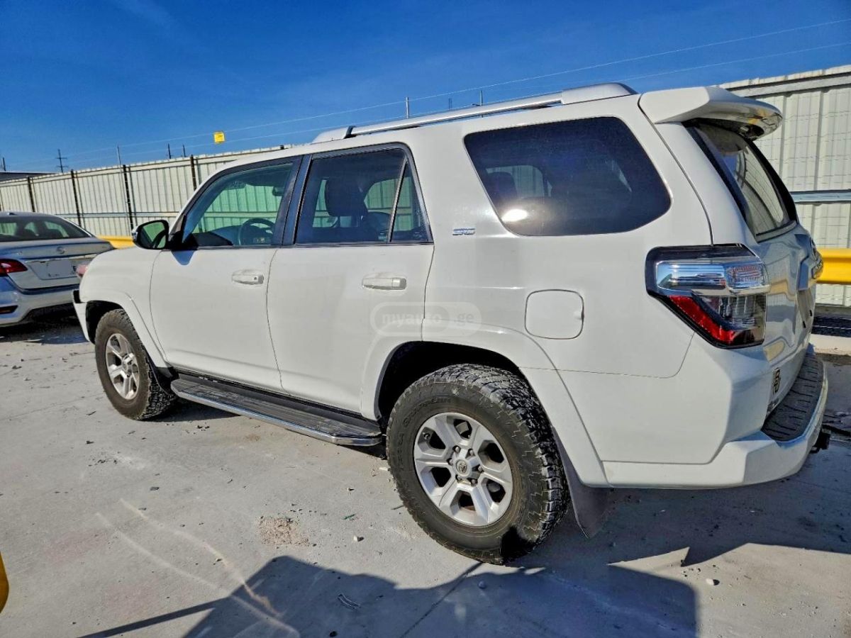Toyota 4Runner 2016 — photo 2