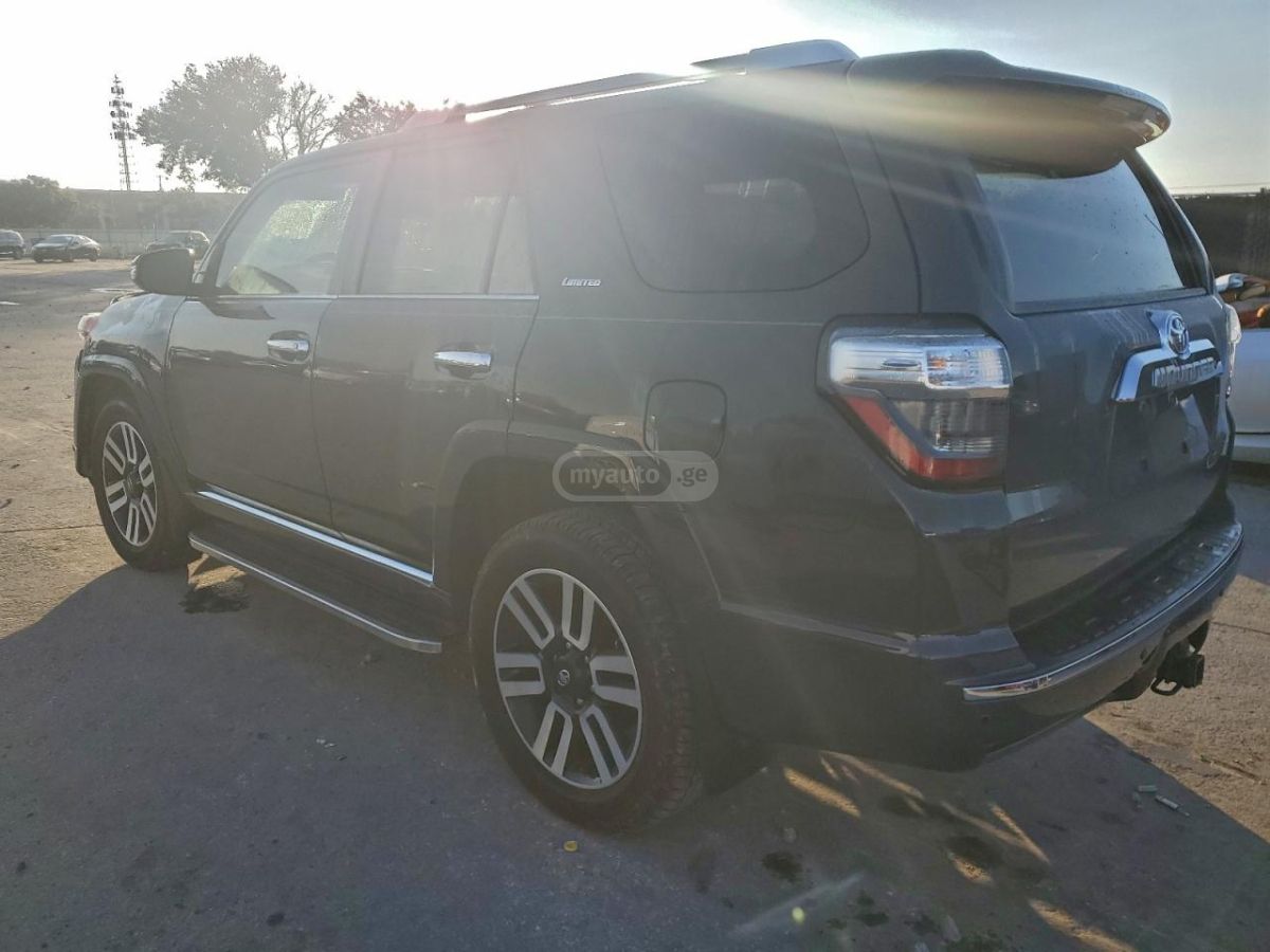 Toyota 4Runner 2024 — photo 2