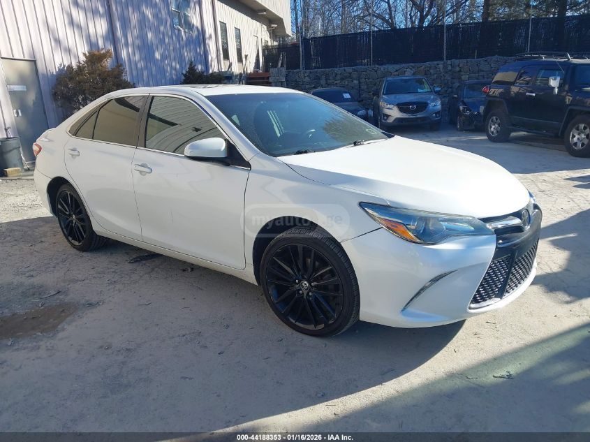 Toyota Camry 2015 — photo 2