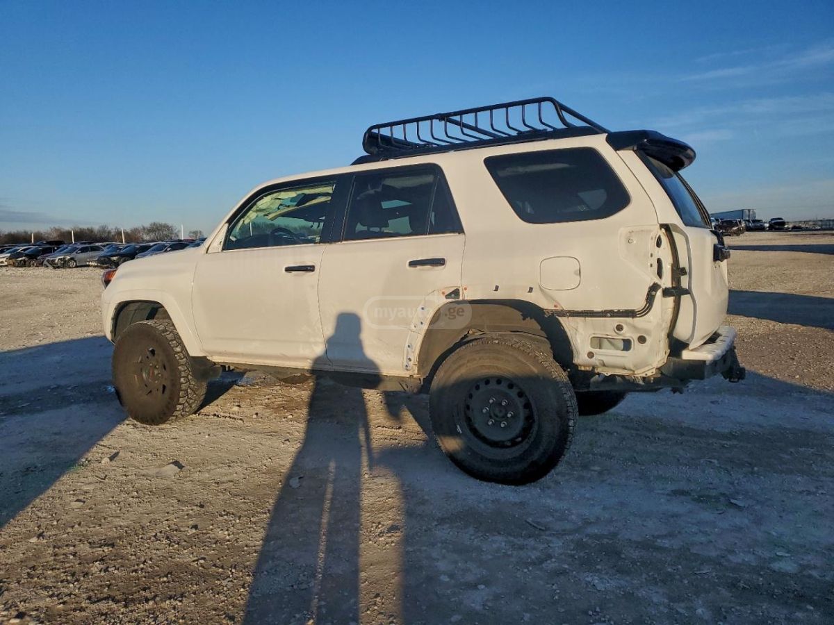 Toyota 4Runner 2021 — photo 2