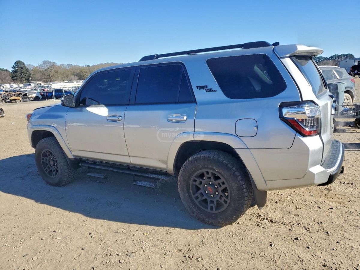 Toyota 4Runner 2024 — photo 2