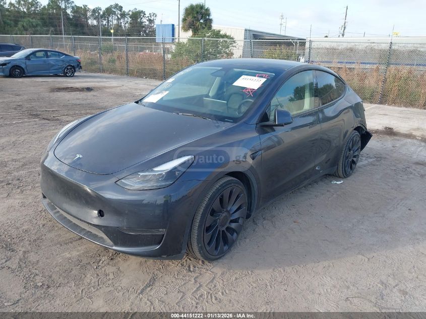 Tesla Model Y 2024 — photo 2